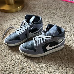 Women's Nike Air Jordan 1 Mid